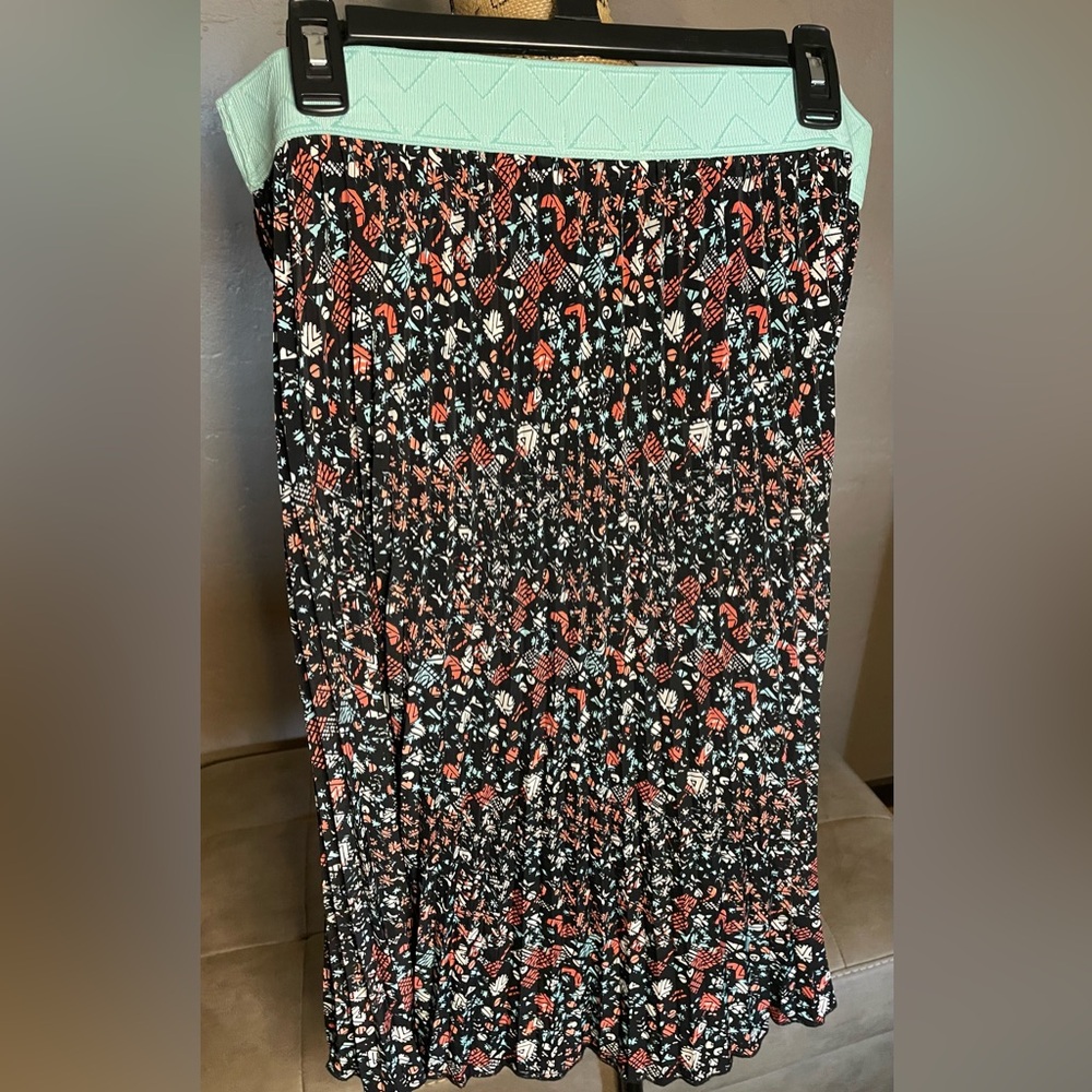 LuLaRoe Pleated Pencil Skirt Multi Color Black Green Red Sz XL Stylish